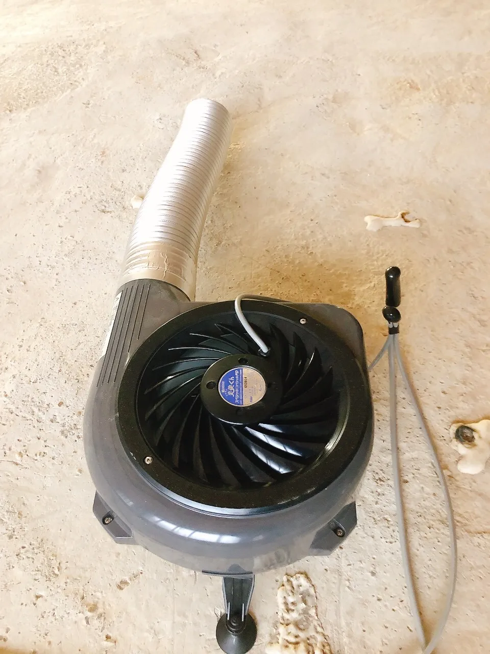 カビ対策　送風機設置