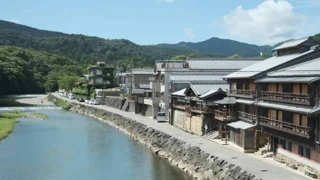 伊勢市の別荘カビ取り・カビ対策決定版！再発させないプロの除菌術と真菌検査の重要性｜カビバスターズ東海